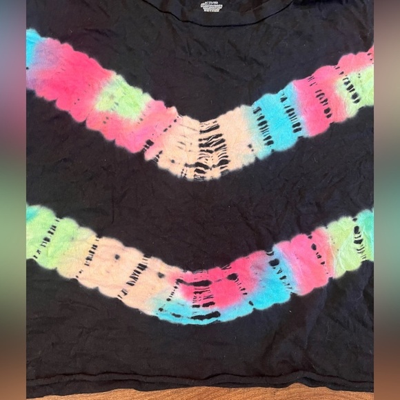 PINK by Victoria’s Secret bundle 3 pieces Sz Medium 2 shirts 1 pair shorts - Picture 3 of 9